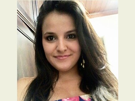 professora de desenho de moda, estilista, modelista,